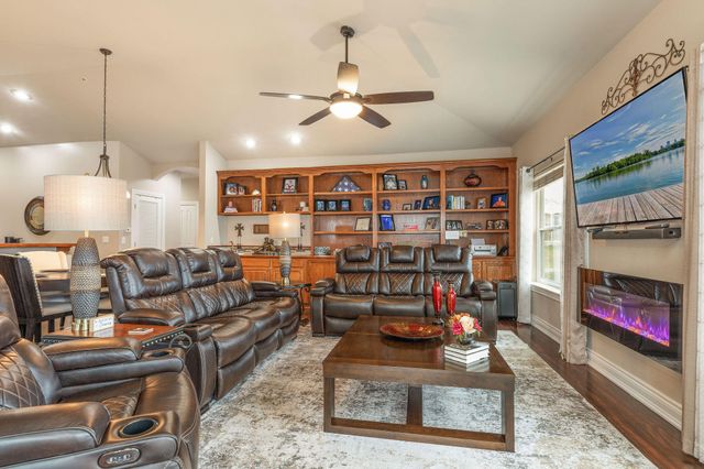 730 Emerald Pointe Drive 433, Hollister, MO 65672