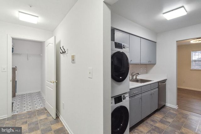 8573 FALLS RUN RD #E, Ellicott City, MD 21043