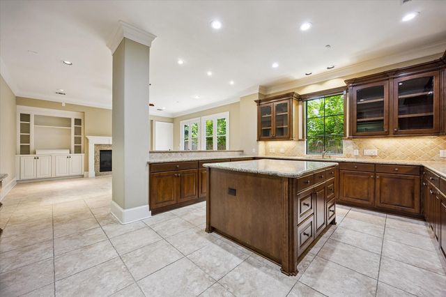 28 Hackberry Lane C, Houston, TX 77027