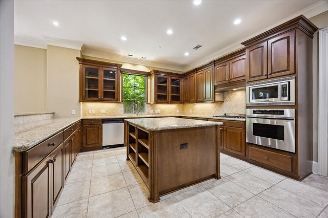 28 Hackberry Lane C, Houston, TX 77027