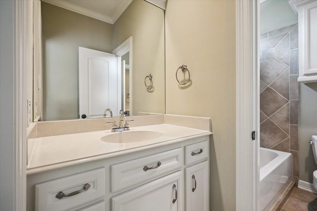 28 Hackberry Lane C, Houston, TX 77027