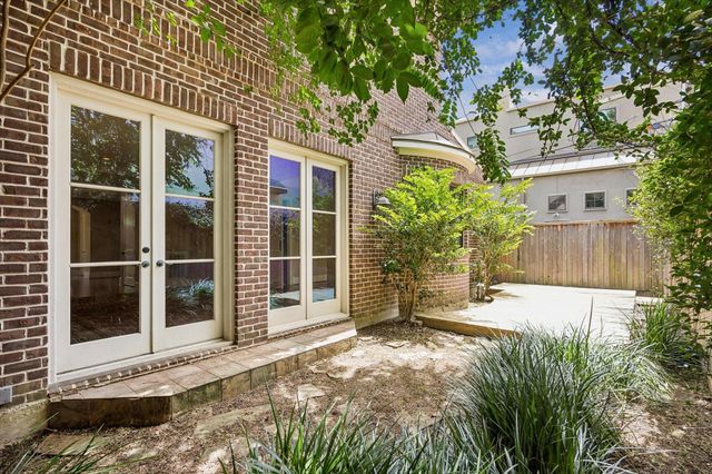 28 Hackberry Lane C, Houston, TX 77027