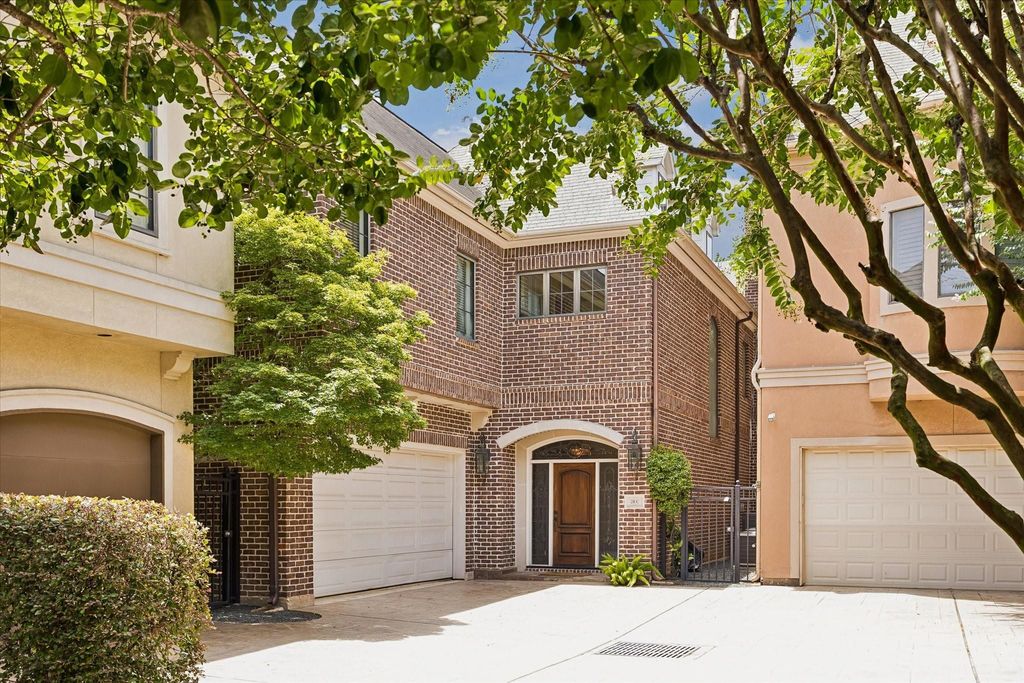 28 Hackberry Lane C, Houston, TX 77027