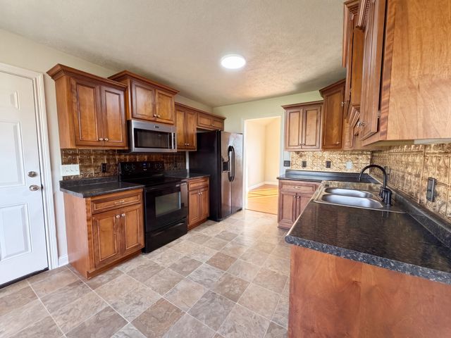 111 Beaver Creek Dr, Portland, TN 37148