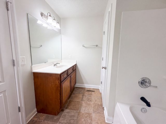 111 Beaver Creek Dr, Portland, TN 37148