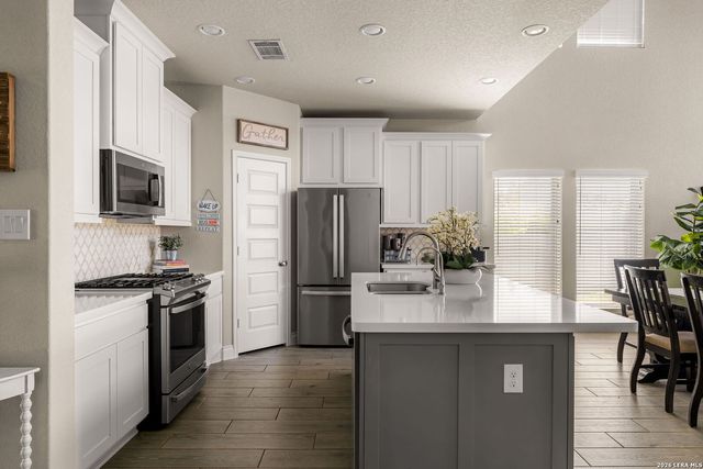 1904 HIGH BANK CT, Seguin, TX 78155