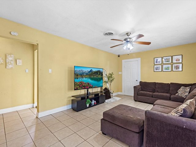 838 Rosewick Street, Houston, TX 77015