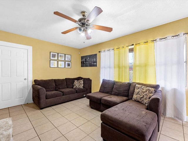 838 Rosewick Street, Houston, TX 77015