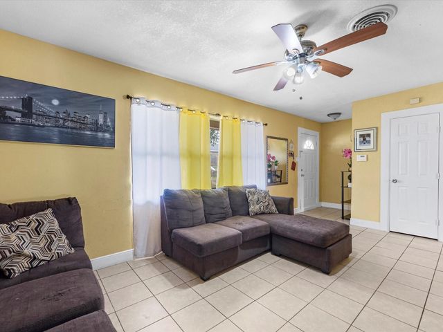 838 Rosewick Street, Houston, TX 77015