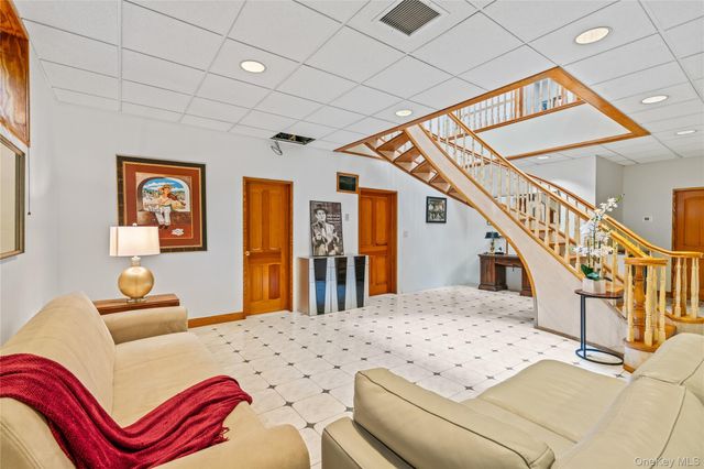 6 Summit Place, Whitestone, NY 11357