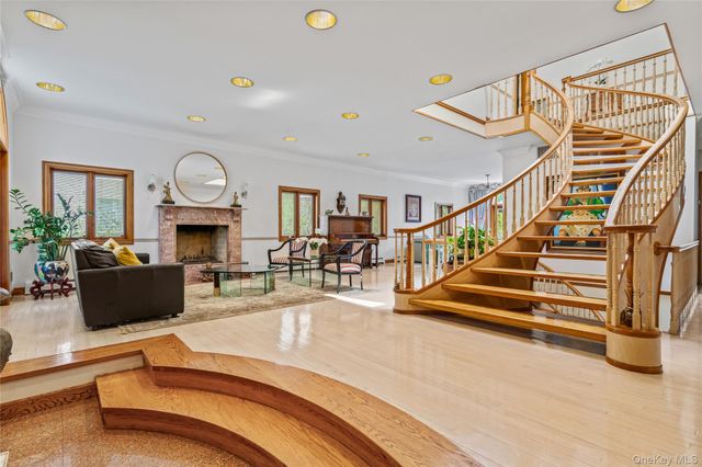 6 Summit Place, Whitestone, NY 11357