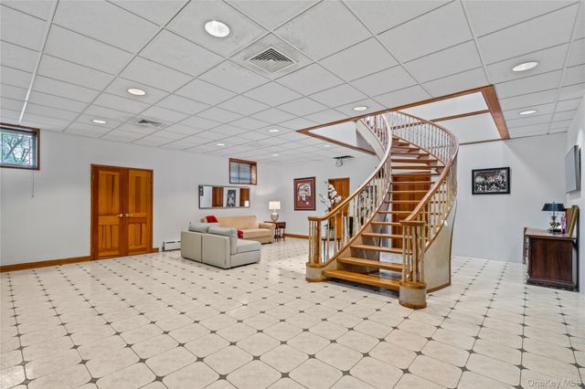 6 Summit Place, Whitestone, NY 11357