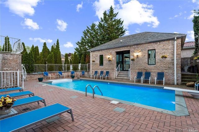 6 Summit Place, Whitestone, NY 11357