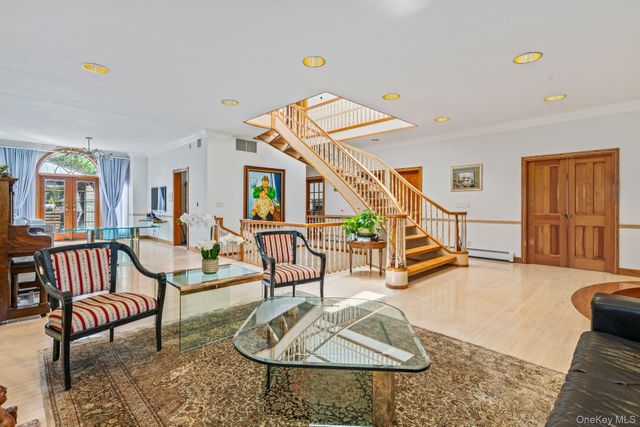 6 Summit Place, Whitestone, NY 11357