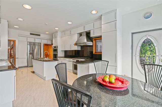 6 Summit Place, Whitestone, NY 11357