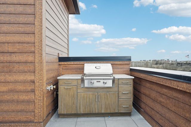 2250 Quarry Trails Drive, Columbus, OH 43228