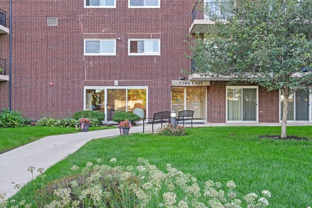 5300 Walnut Avenue 20a, Downers Grove, IL 60515