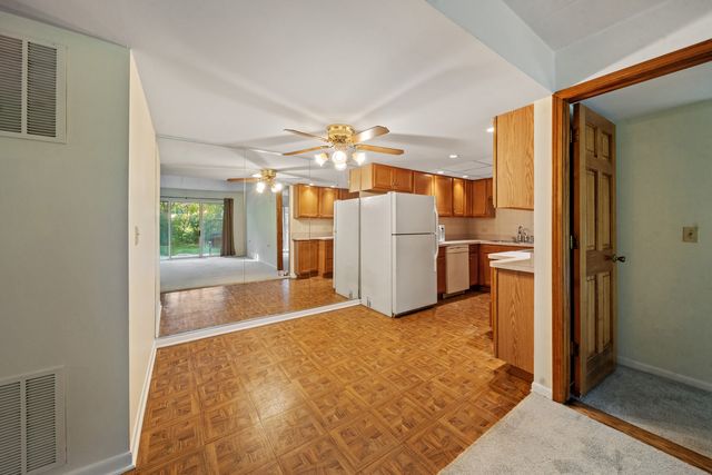 5300 Walnut Avenue 20a, Downers Grove, IL 60515