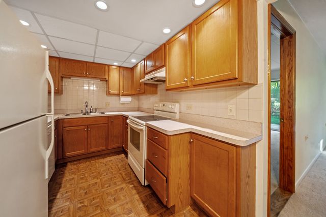 5300 Walnut Avenue 20a, Downers Grove, IL 60515
