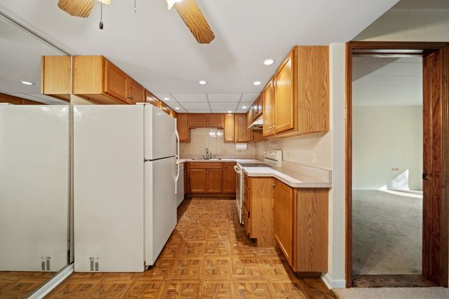 5300 Walnut Avenue 20a, Downers Grove, IL 60515