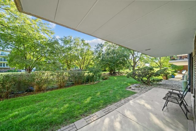 5300 Walnut Avenue 20a, Downers Grove, IL 60515