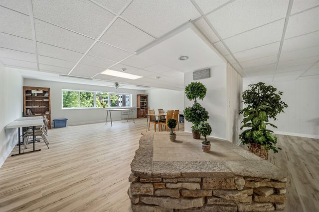 5300 Walnut Avenue 20a, Downers Grove, IL 60515