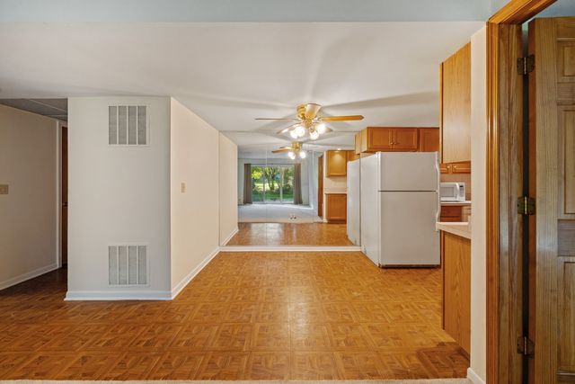 5300 Walnut Avenue 20a, Downers Grove, IL 60515