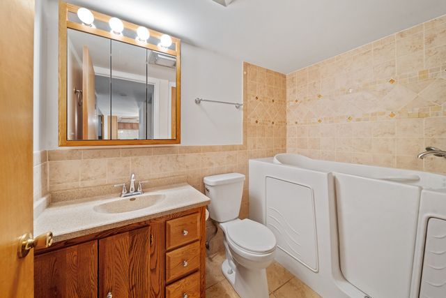 5300 Walnut Avenue 20a, Downers Grove, IL 60515