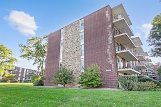 5300 Walnut Avenue 20a, Downers Grove, IL 60515