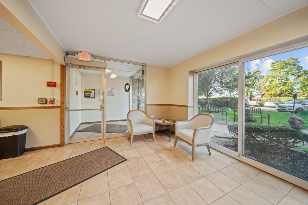 5300 Walnut Avenue 20a, Downers Grove, IL 60515 — photo 3