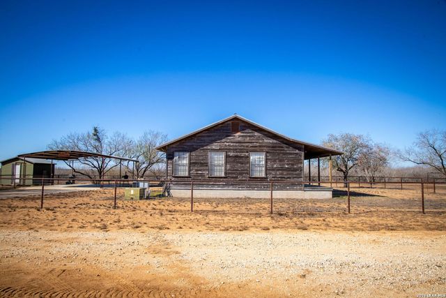 320 county road 341, Jourdanton, TX 78026