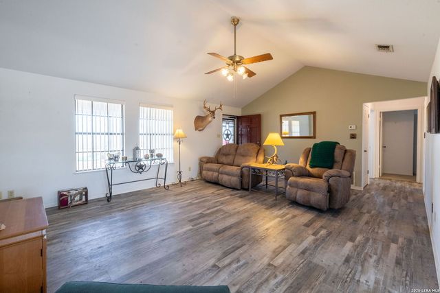 320 county road 341, Jourdanton, TX 78026