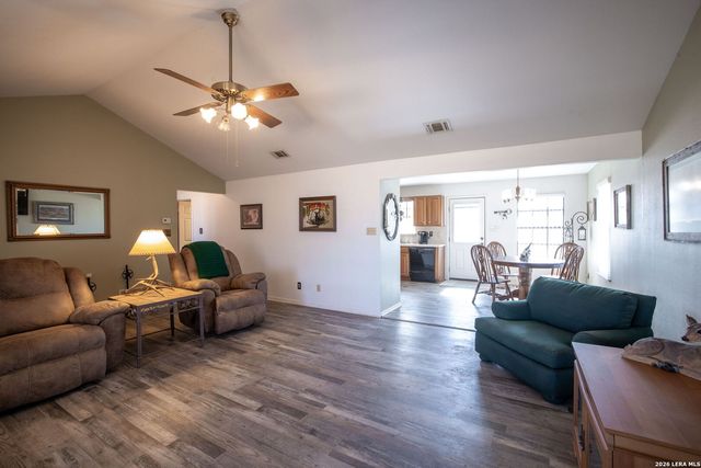 320 county road 341, Jourdanton, TX 78026