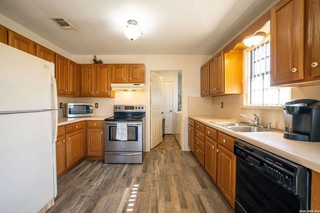 320 county road 341, Jourdanton, TX 78026