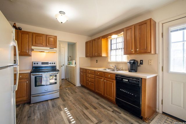 320 county road 341, Jourdanton, TX 78026