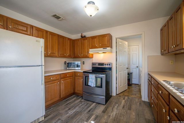 320 county road 341, Jourdanton, TX 78026