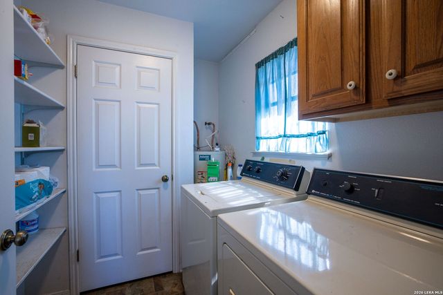 320 county road 341, Jourdanton, TX 78026