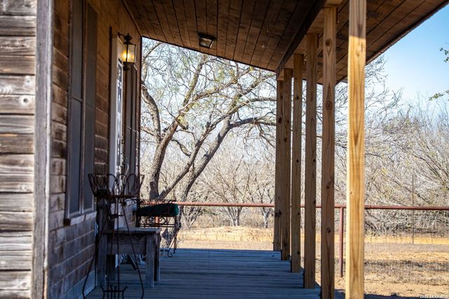 320 county road 341, Jourdanton, TX 78026