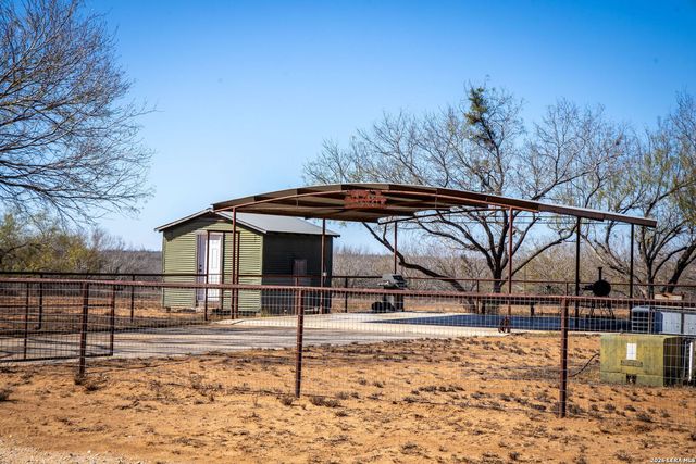 320 county road 341, Jourdanton, TX 78026