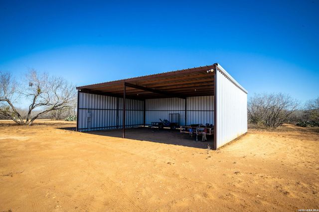 320 county road 341, Jourdanton, TX 78026