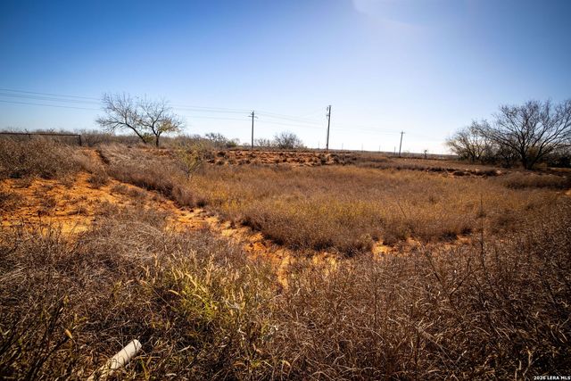 320 county road 341, Jourdanton, TX 78026