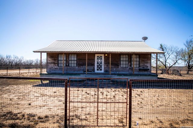 320 county road 341, Jourdanton, TX 78026