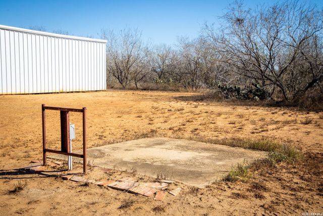 320 county road 341, Jourdanton, TX 78026