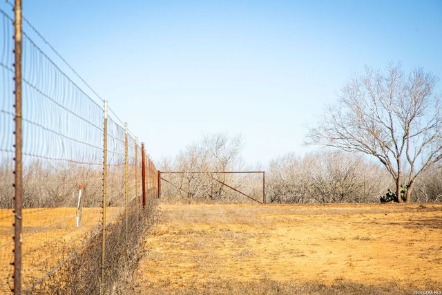 320 county road 341, Jourdanton, TX 78026