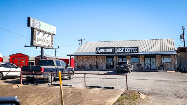 320 county road 341, Jourdanton, TX 78026