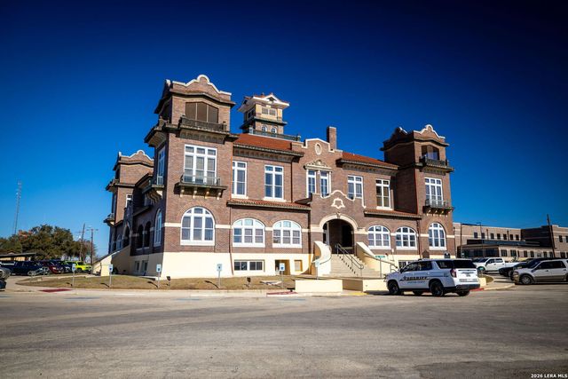 320 county road 341, Jourdanton, TX 78026