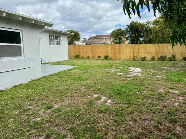 350 Cypress Drive, Lake Park, FL 33403