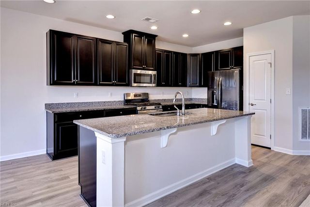 306 Oak Hill LN, Smithfield, VA 23430