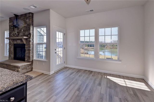 306 Oak Hill LN, Smithfield, VA 23430