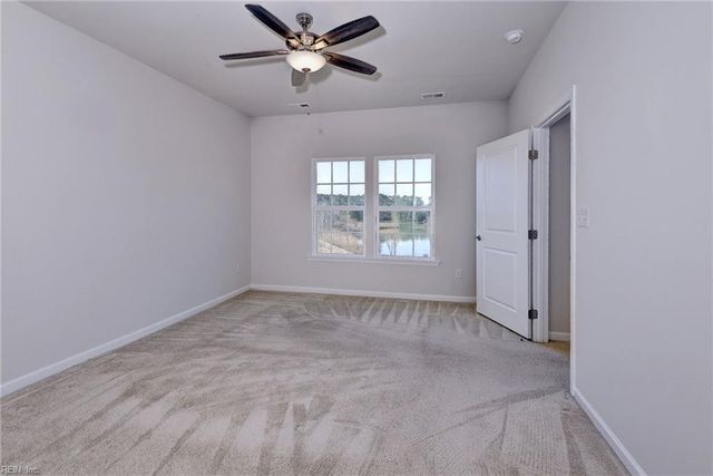 306 Oak Hill LN, Smithfield, VA 23430